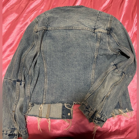 Levi’s jean Jacket size medium women’s - Picture 2 of 3